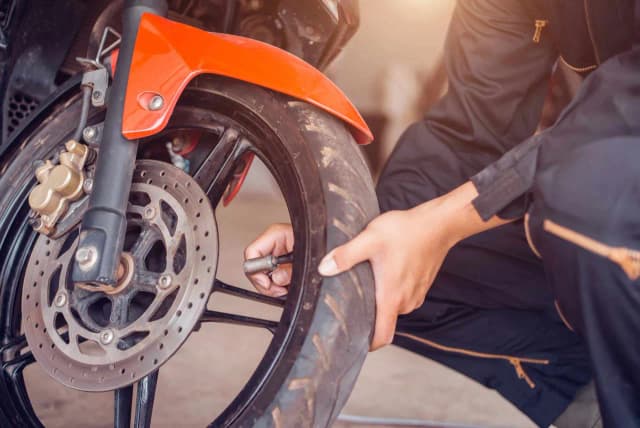 Jakie ciśnienie w oponach motocyklowych enduro? Uniknij niebezpieczeństw Jakie ciśnienie w oponach motocyklowych enduro? Uniknij niebezpieczeństw