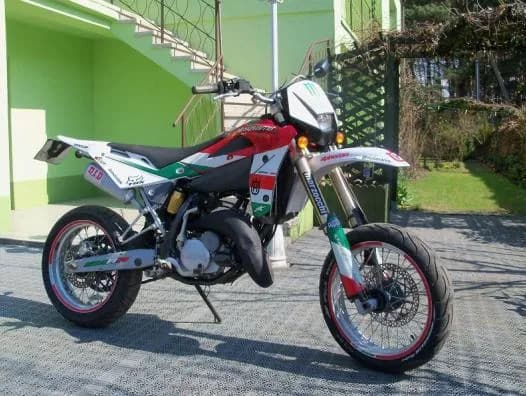 Husqvarna SM 125 – idealny motocykl dla początkujących i nie tylko Husqvarna SM 125 – idealny motocykl dla początkujących i nie tylko