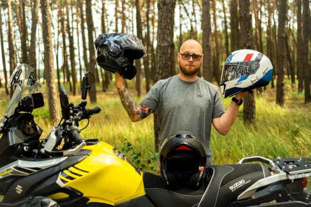 Jaki kolor kasku motocyklowego zapewnia najlepszą widoczność i bezpieczeństwo Jaki kolor kasku motocyklowego zapewnia najlepszą widoczność i bezpieczeństwo