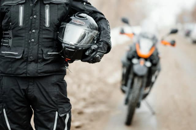 Jak zmierzyć głowę do kasku motocyklowego, aby uniknąć błędów w doborze Jak zmierzyć głowę do kasku motocyklowego, aby uniknąć błędów w doborze