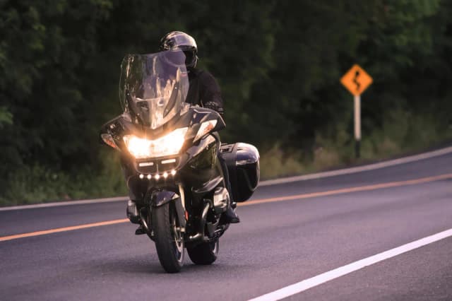 Kiedy zaczyna się sezon motocyklowy? Sprawdź, by nie przegapić! Kiedy zaczyna się sezon motocyklowy? Sprawdź, by nie przegapić!