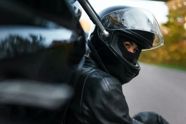 Jakie słuchawki do kasku motocyklowego wybrać, aby nie żałować? Jakie słuchawki do kasku motocyklowego wybrać, aby nie żałować?